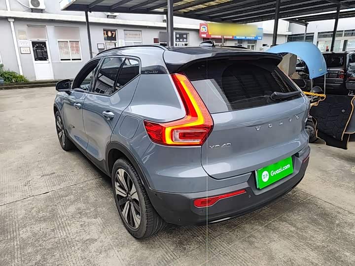Volvo XC40 EV, 2022 — фото 5 из 9