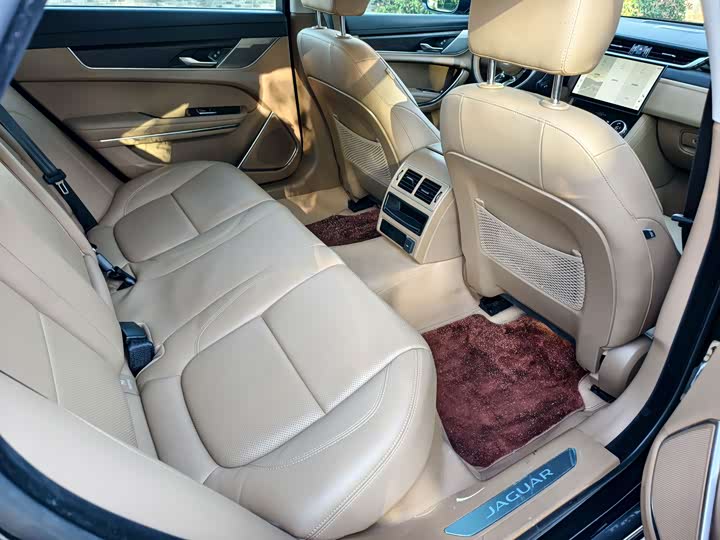 Jaguar XF L, 2024 — фото 6 из 9