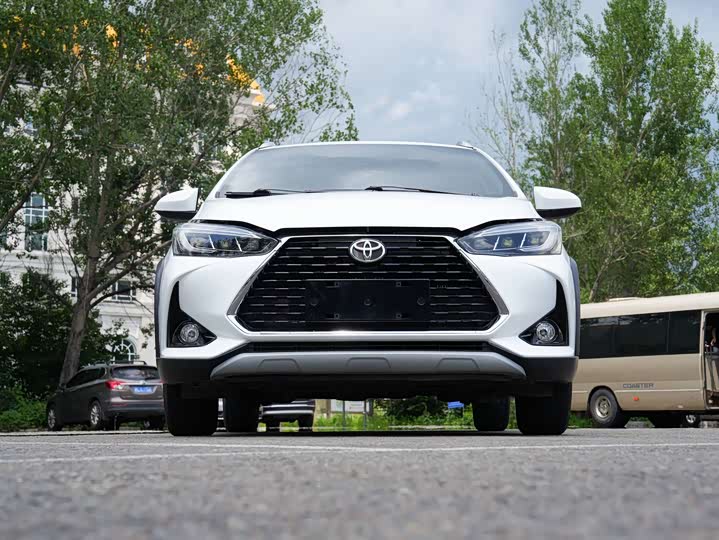 Toyota Yaris L Hatchback, 2022 — фото 2 из 9