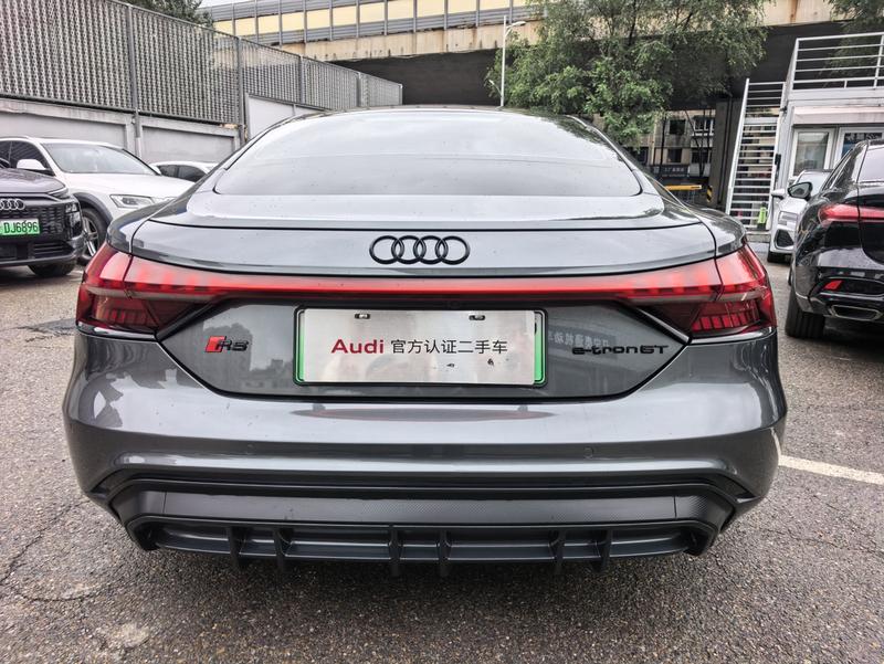 Audi e-tron GT, 2024 — фото 4 из 12