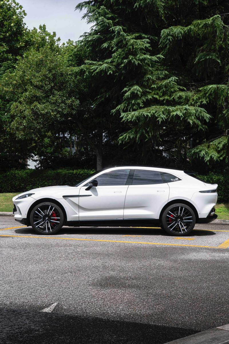 Aston Martin DBX, 2023 — фото 4 из 11