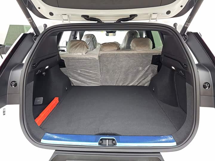 Volvo XC70 Hybrid, 2026 — фото 7 из 9