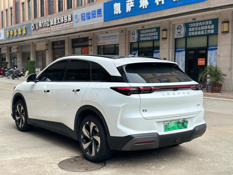 BAIC Arcfox Alpha T5, 2025 — фото 4 из 10