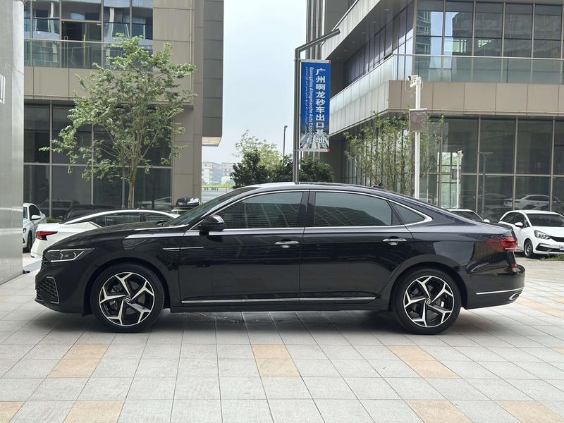 Volkswagen Passat, 2023 — фото 4 из 12