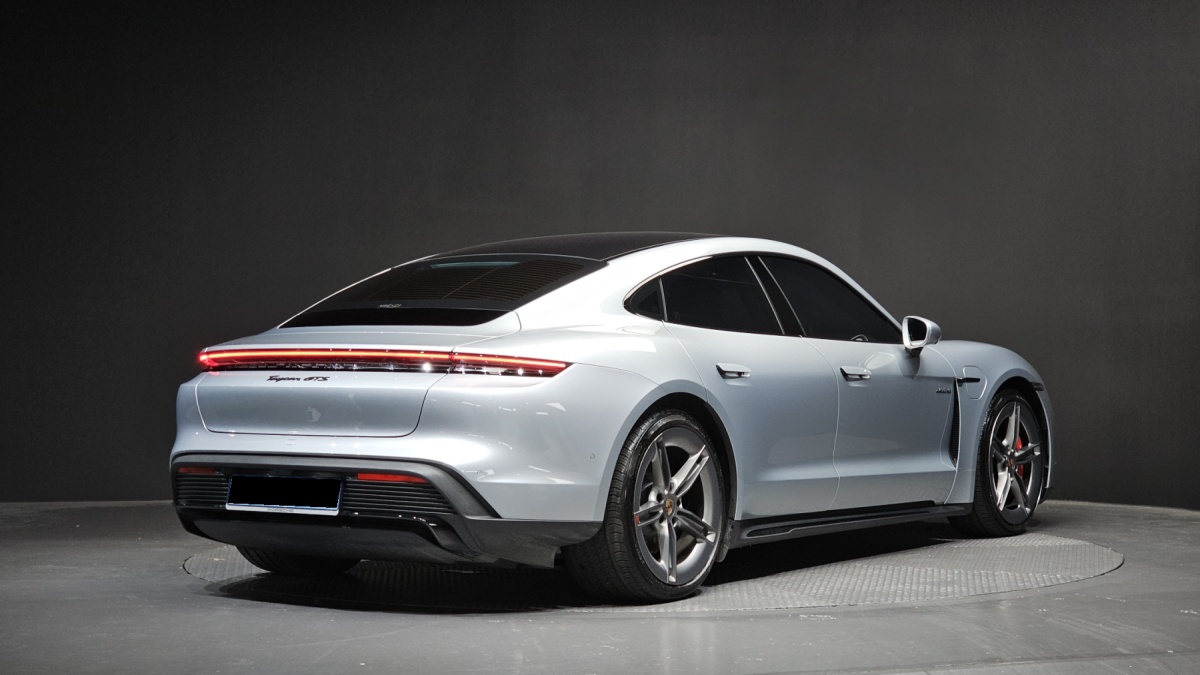 Porsche Taycan, 2025 — фото 2 из 12