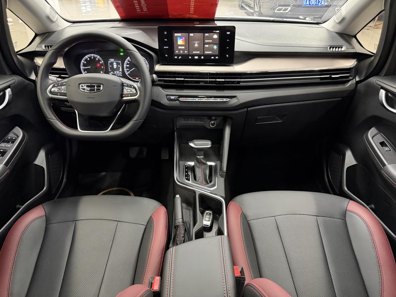 Geely Vision X3, 2021 — фото 7 из 12