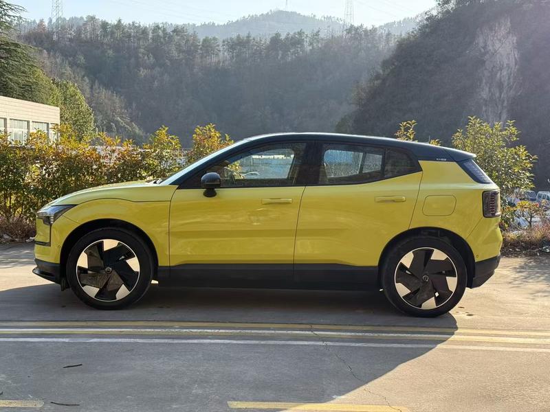 Volvo EX30, 2024 — фото 4 из 10