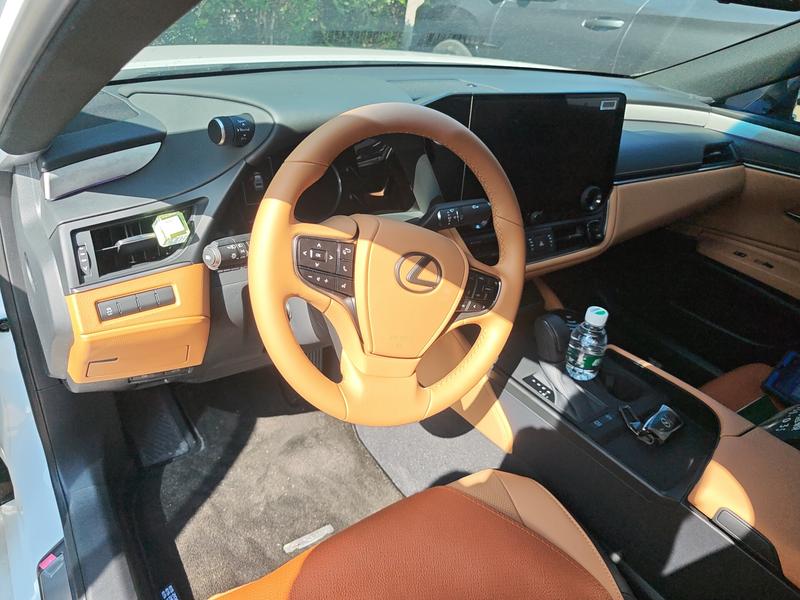 Lexus ES, 2025 — фото 10 из 12