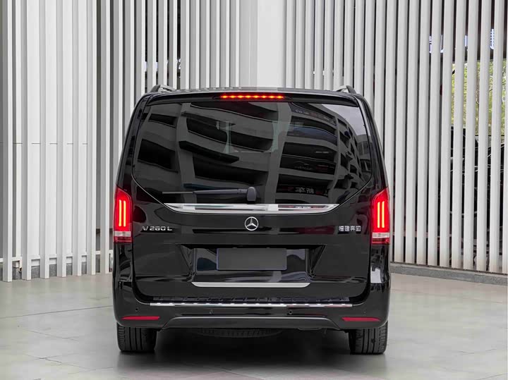 Mercedes-Benz V-Class, 2024 — фото 5 из 9