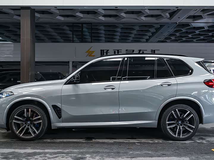 BMW X5 M, 2023 — фото 2 из 9