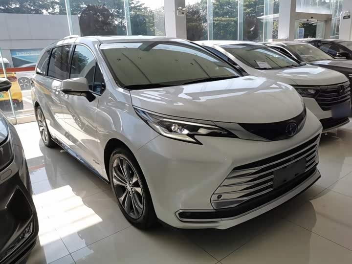 Toyota Sienna, 2022 — фото 4 из 9