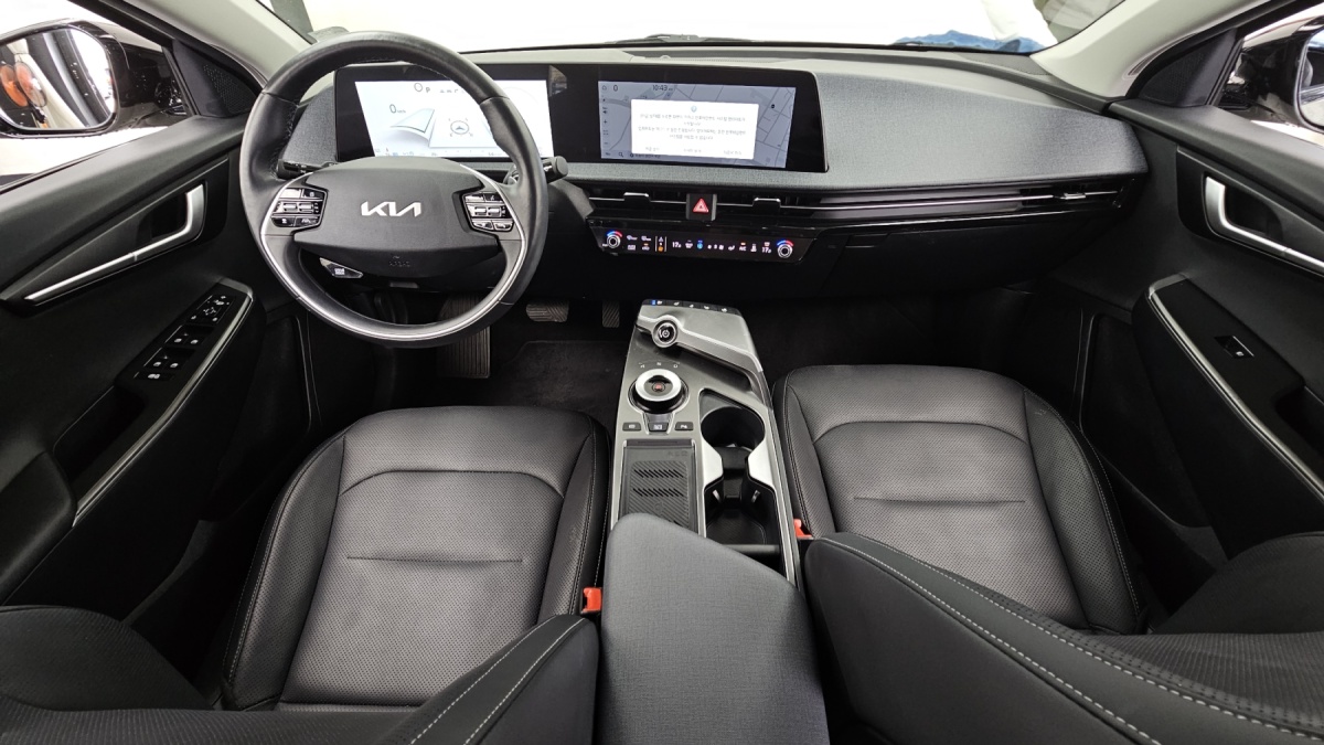 Kia EV6, 2023 — фото 6 из 12