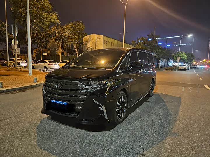 Toyota Alphard, 2024 — фото 2 из 7