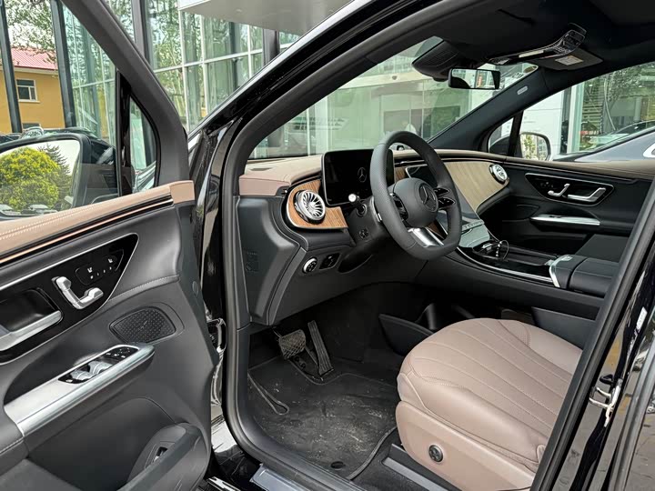 Mercedes-Benz EQE SUV, 2025 — фото 5 из 7