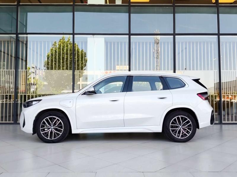BMW iX1, 2025 — фото 3 из 12