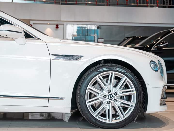 Bentley Flying Spur Hybrid, 2024 — фото 5 из 9