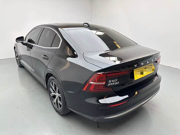 Volvo S60, 2023 — фото 7 из 9