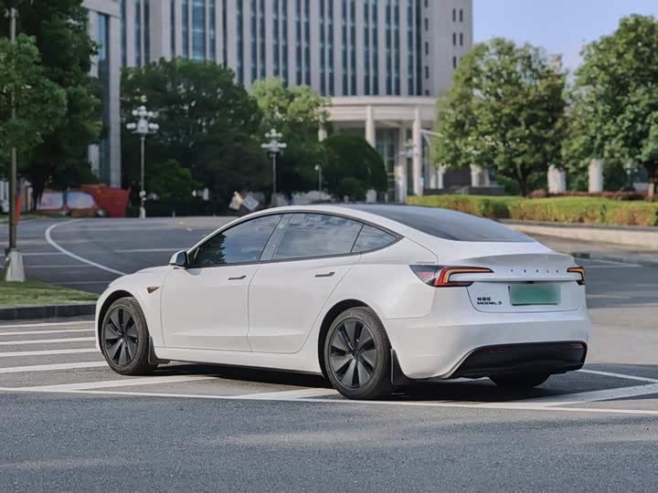 Tesla Model 3, 2026 — фото 8 из 9