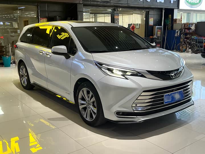 Toyota Sienna, 2023 — фото 3 из 9