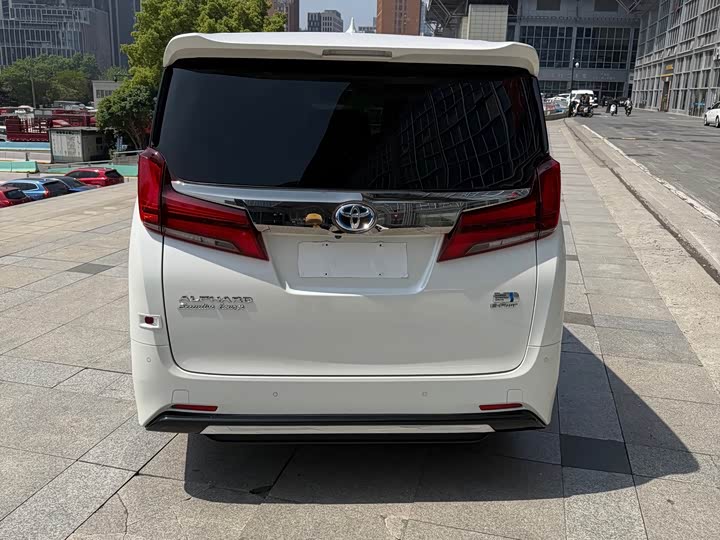 Toyota Alphard, 2023 — фото 5 из 9