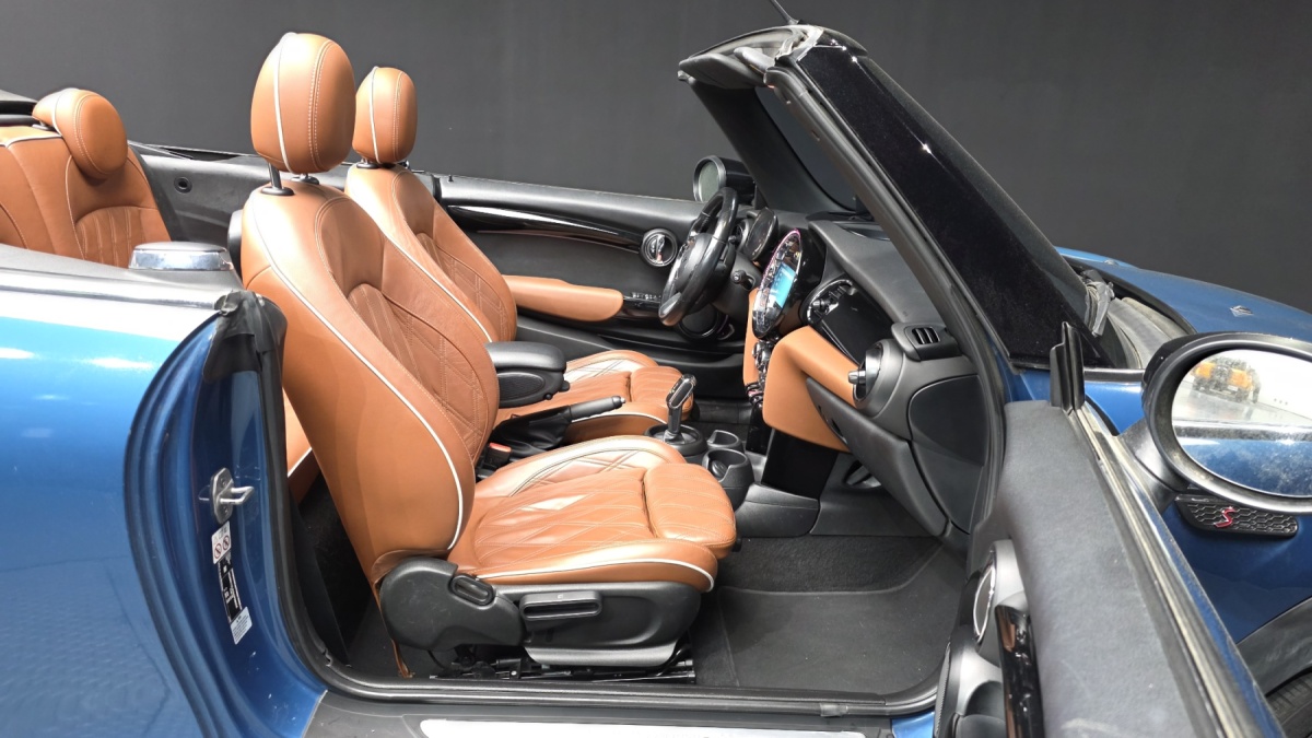 Mini Cooper Convertible, 2021 — фото 12 из 12