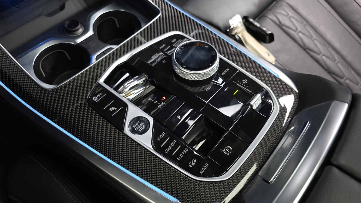 BMW X7, 2025 — фото 8 из 12