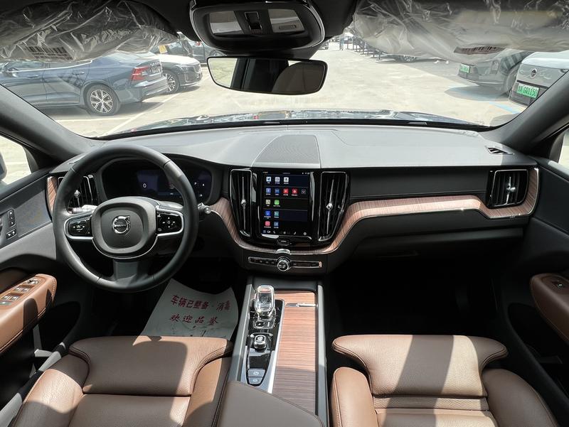 Volvo XC60, 2024 — фото 8 из 12