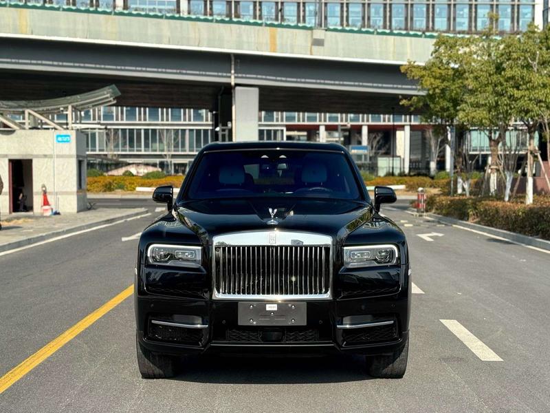 Rolls-Royce Cullinan, 2023 — фото 2 из 9