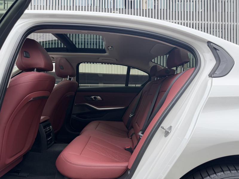 BMW i3, 2023 — фото 8 из 10