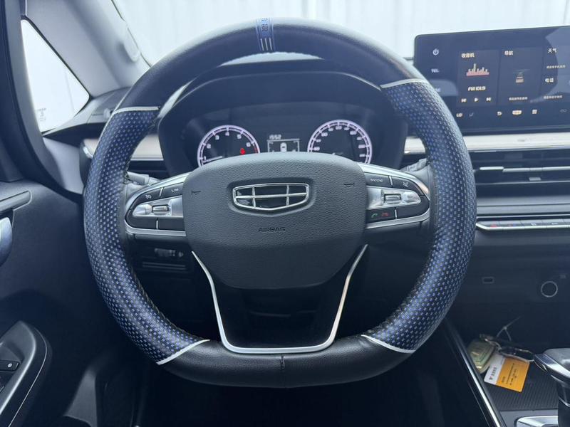 Geely Vision X3, 2021 — фото 10 из 12