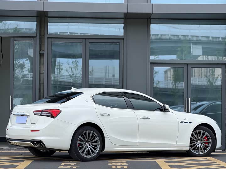Maserati Ghibli, 2021 — фото 5 из 9