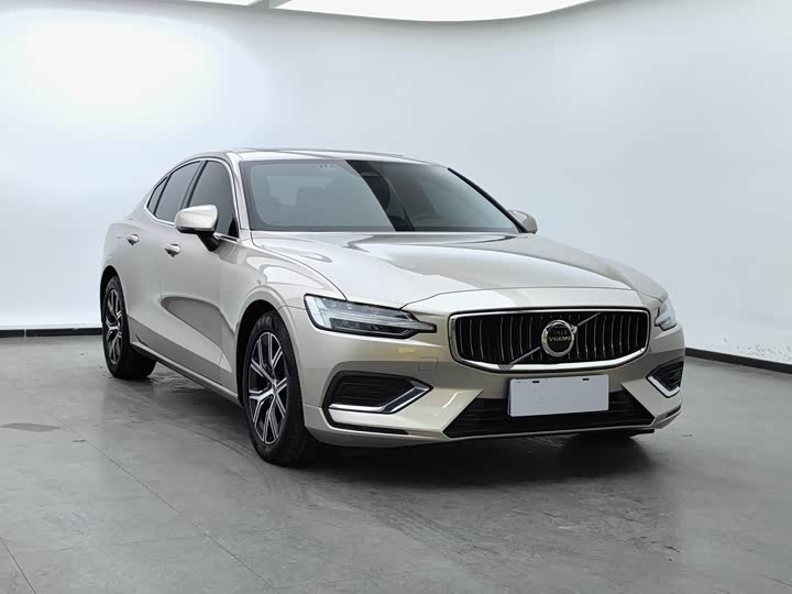 Volvo S60, 2022 — фото 3 из 9