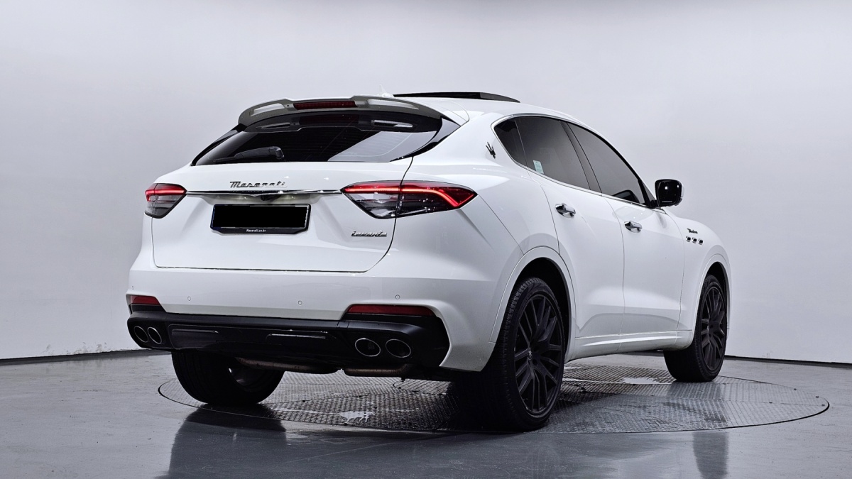Maserati Levante, 2021 — фото 2 из 12