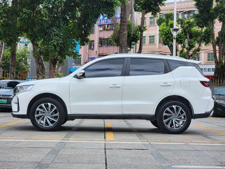 Geely Vision X6, 2023 — фото 4 из 9