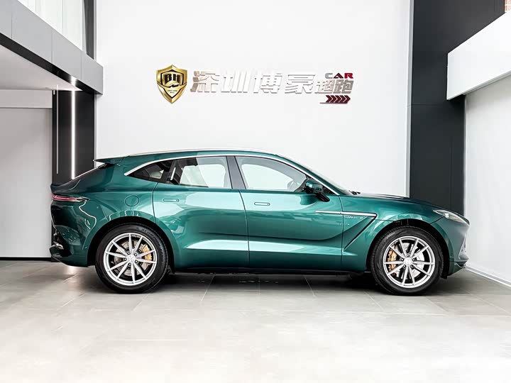 Aston Martin DBX, 2023 — фото 5 из 9