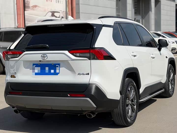 Toyota RAV4, 2023 — фото 4 из 9