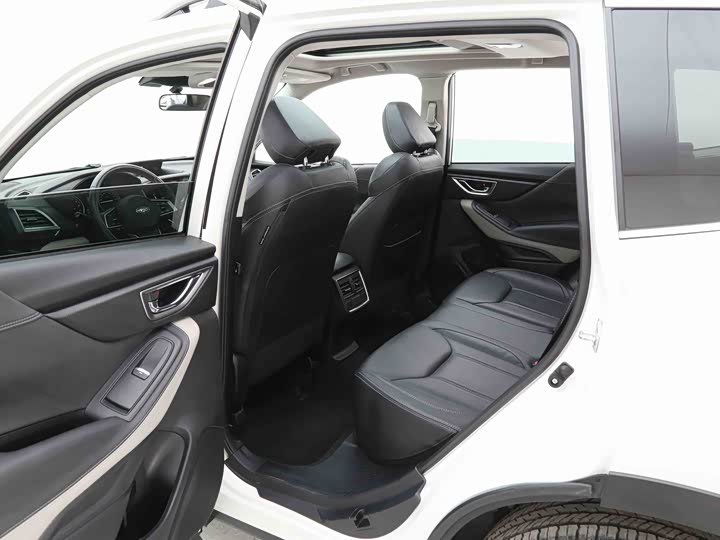 Subaru Forester, 2022 — фото 7 из 9