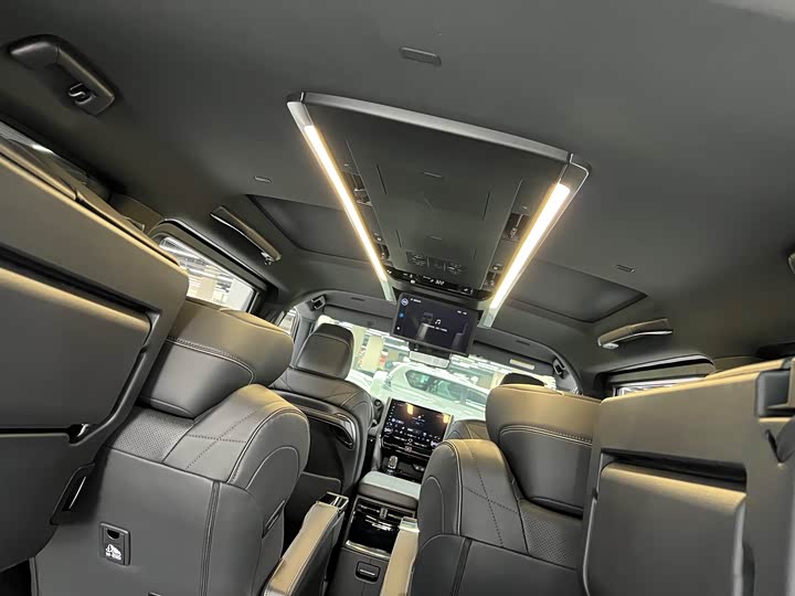 Toyota Alphard, 2026 — фото 9 из 9