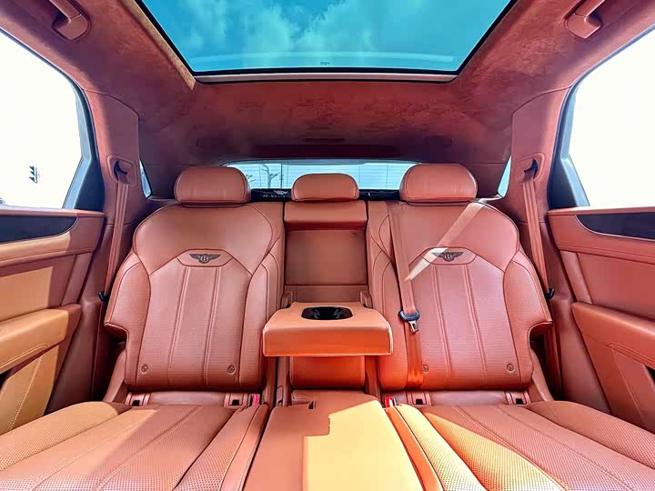 Bentley Bentayga, 2021 — фото 6 из 9