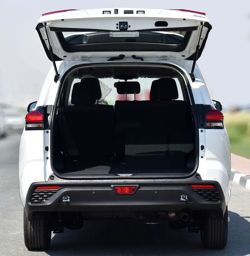 Toyota Innova, 2025 — фото 7 из 10