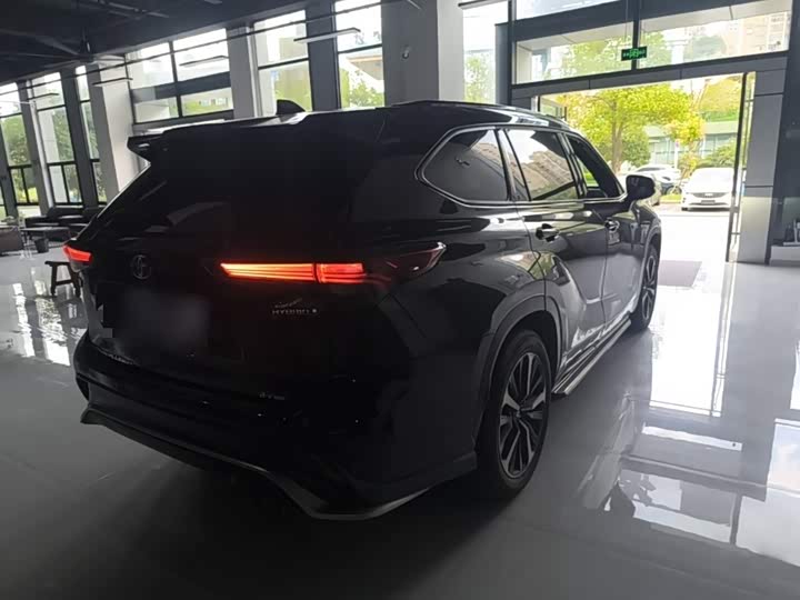 Toyota Crown Kluger, 2023 — фото 7 из 9