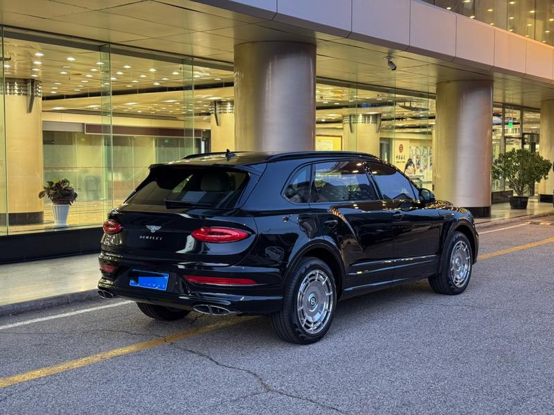 Bentley Bentayga, 2023 — фото 6 из 9