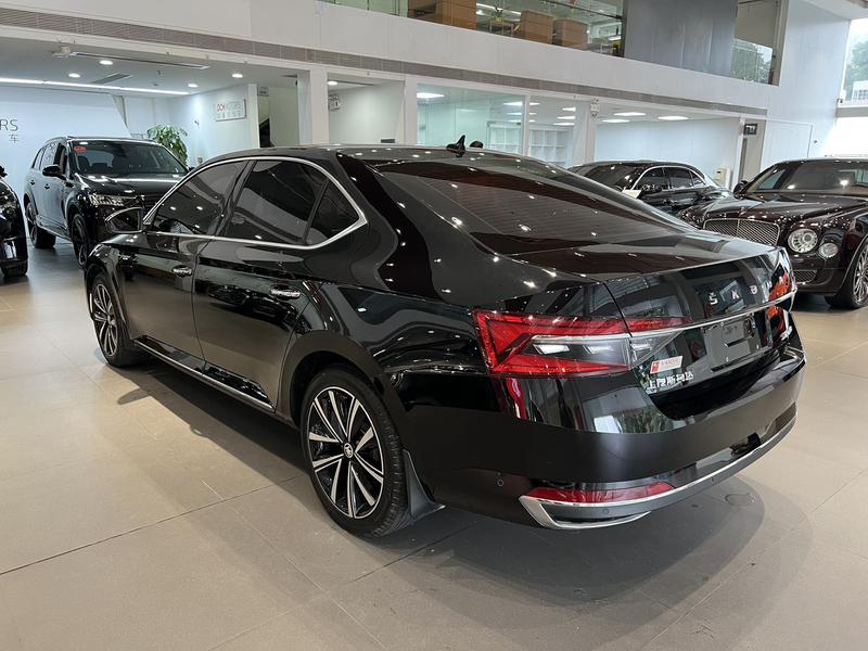 Skoda Superb, 2023 — фото 4 из 12