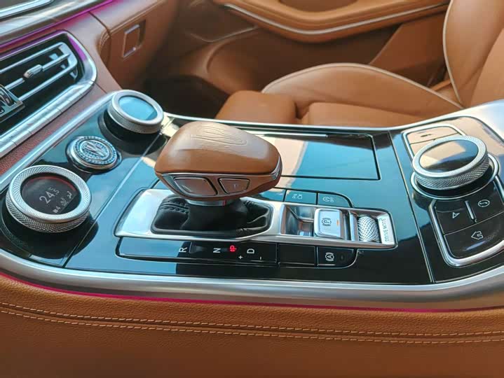 Hongqi H9, 2022 — фото 7 из 9