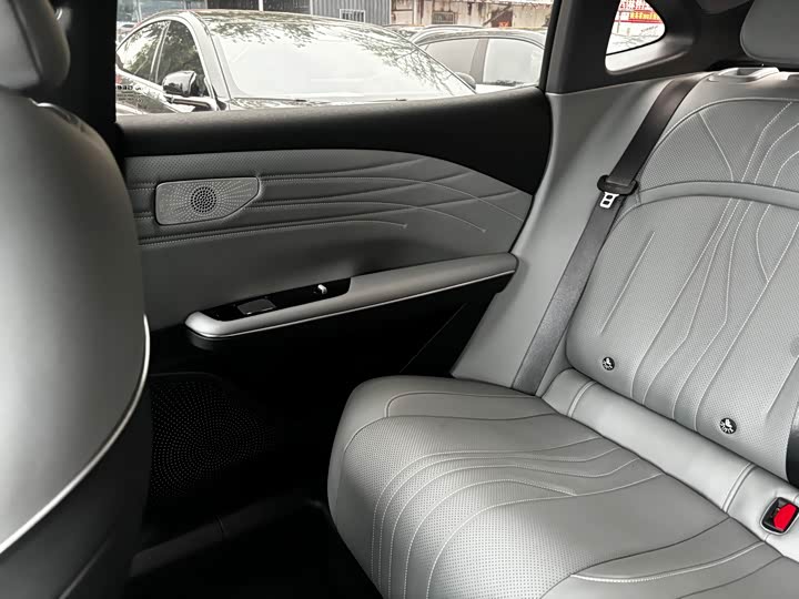 Geely Galaxy E8, 2024 — фото 8 из 9
