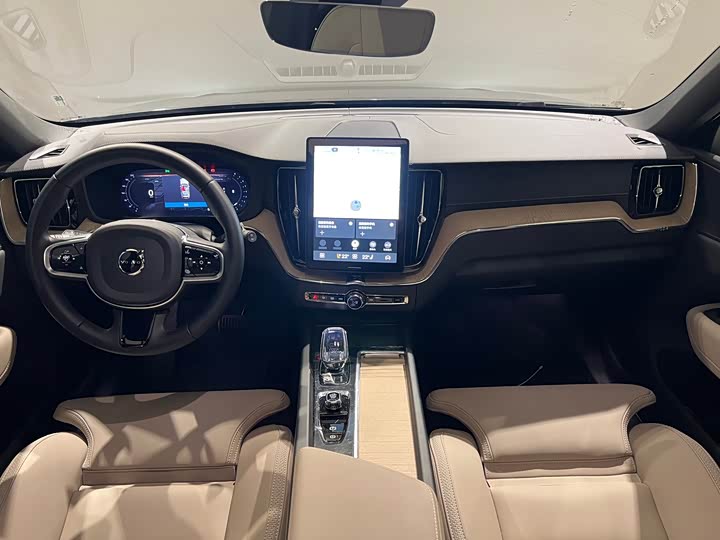 Volvo XC60, 2025 — фото 6 из 9