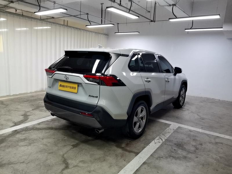 Toyota RAV4, 2022 — фото 7 из 12