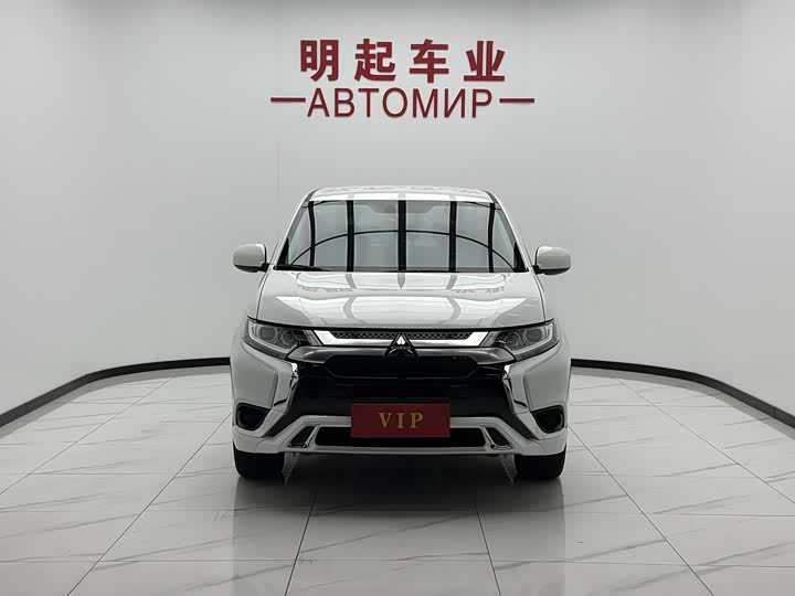 Mitsubishi Outlander, 2023 — фото 2 из 9