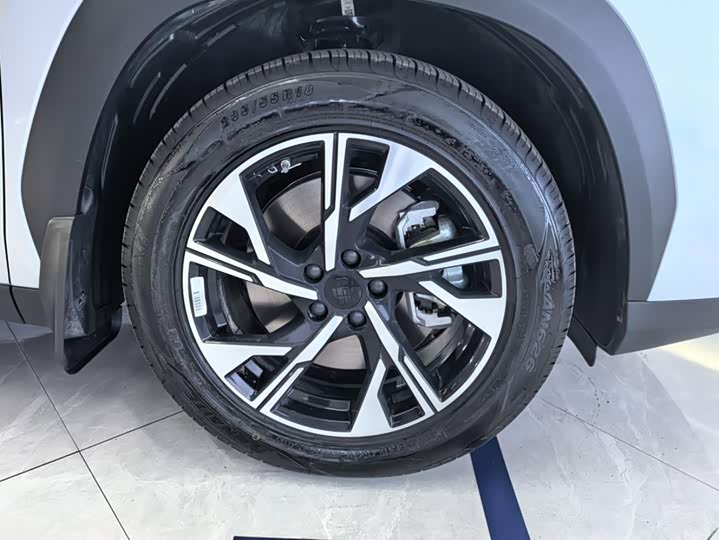 Geely Galaxy L7, 2025 — фото 6 из 9