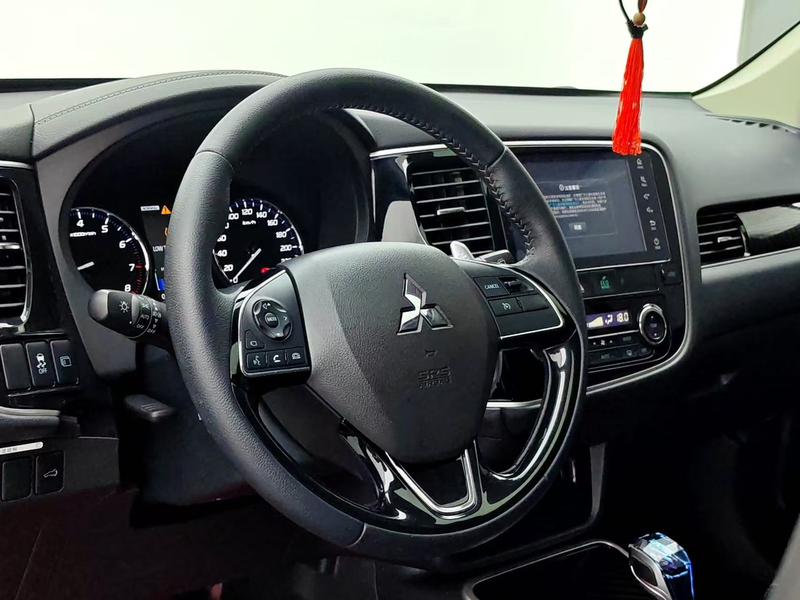 Mitsubishi Outlander, 2022 — фото 10 из 12